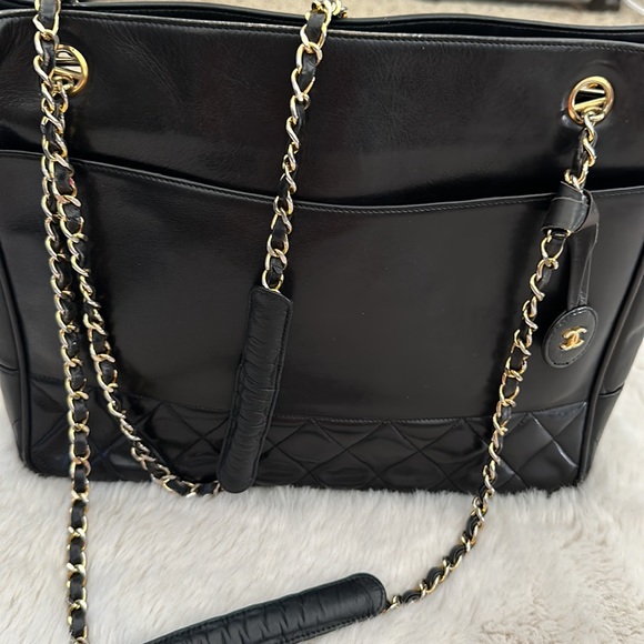 AUTHENTIC CHANEL BLACK VINTAGE BAG WITH BOX - Picture 4 of 17